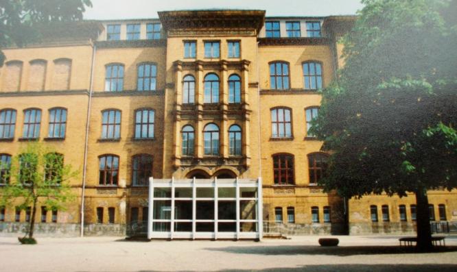 schule_vorbau.jpg